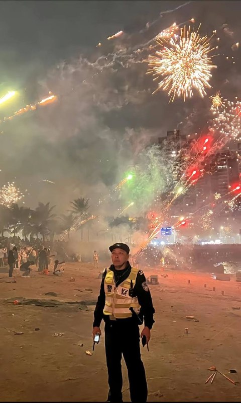 禁放烟花（×）劲放烟花（✓）