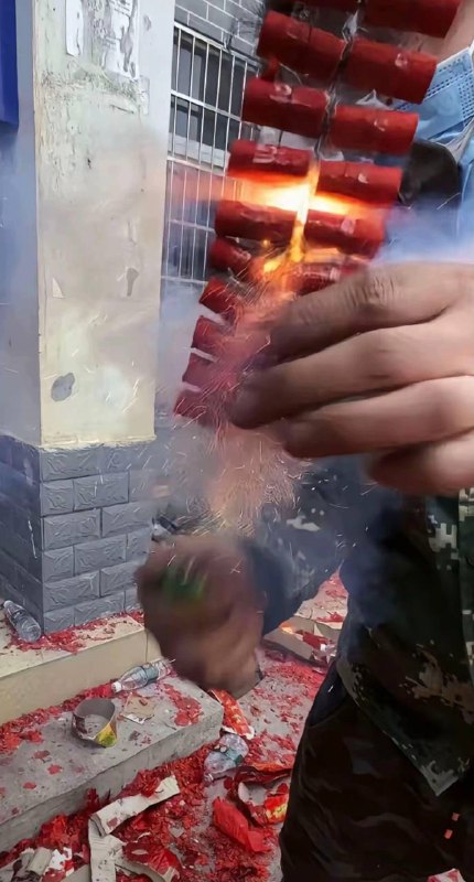 #白色引线￼￼ #鞭炮