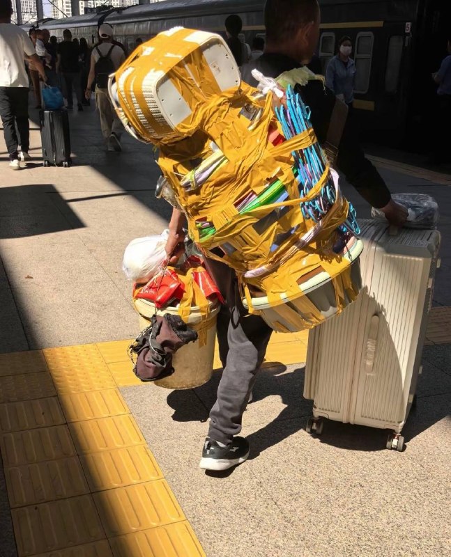 进厂还是要在广东，不用带厚的衣服，一个包就搞定了