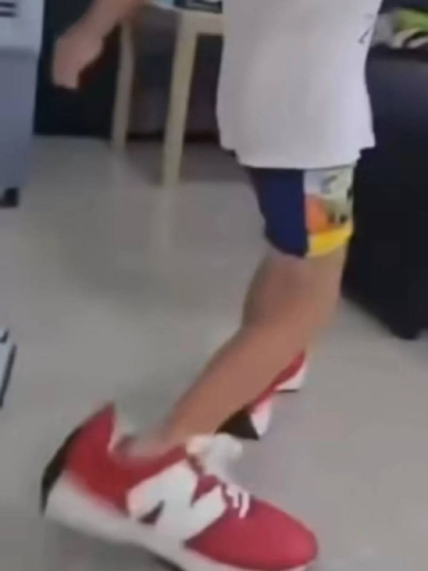 可惜，脚买小了可惜，脚买小了
