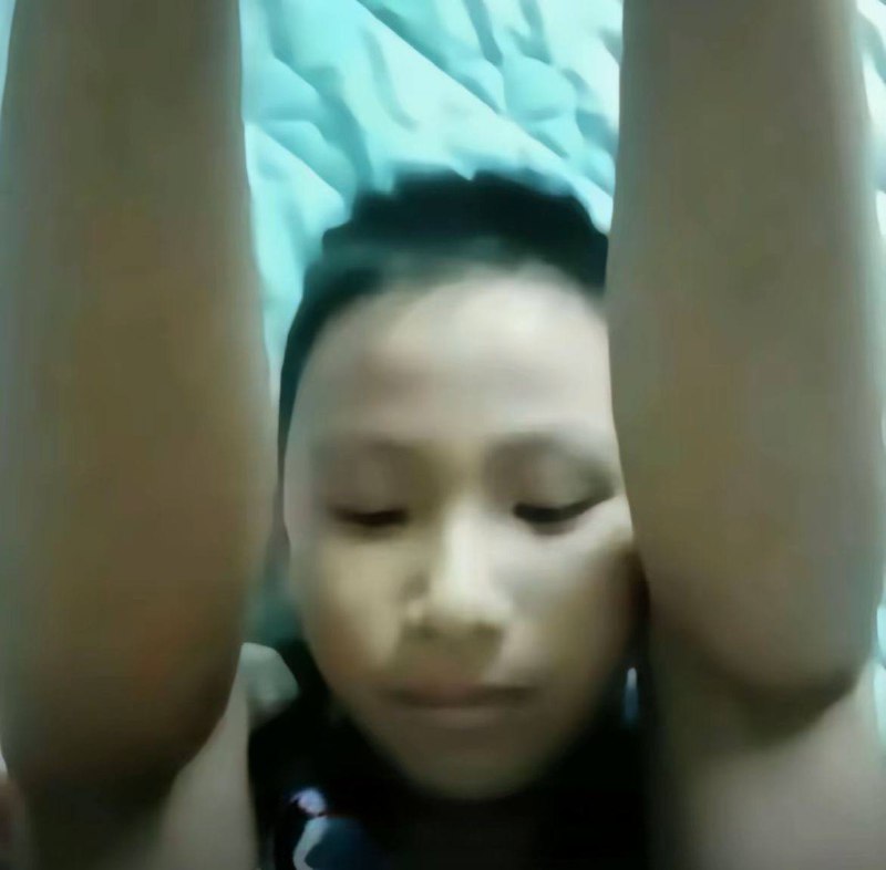 上下滑动一下试试