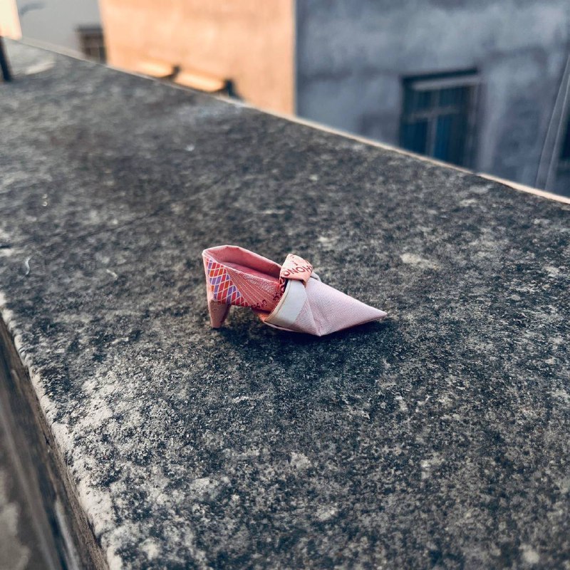 红色高跟鞋￼￼