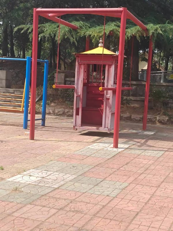 轿子外边抹上绿色夜光粉