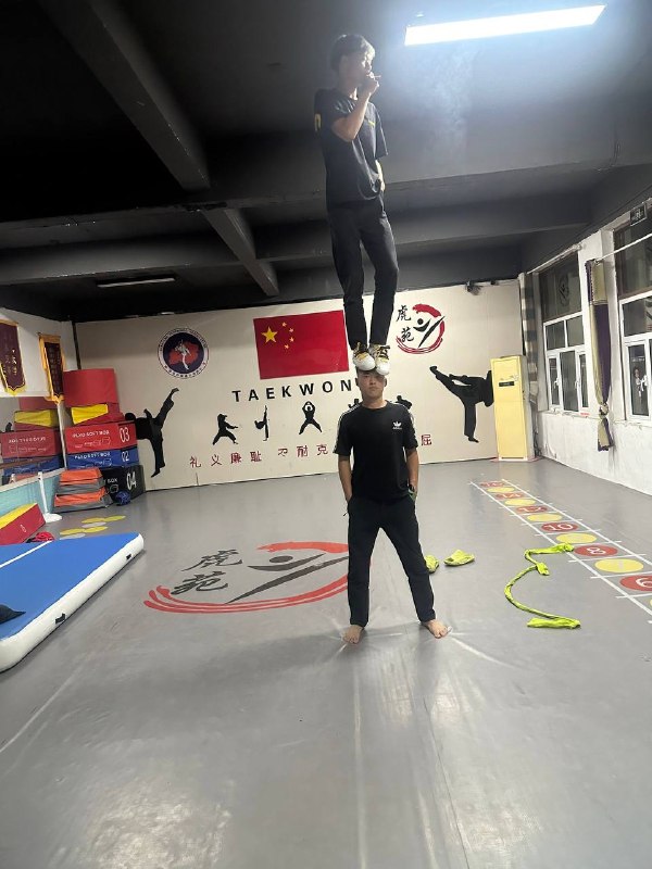 那年我双手插兜不知道什么叫对手￼￼