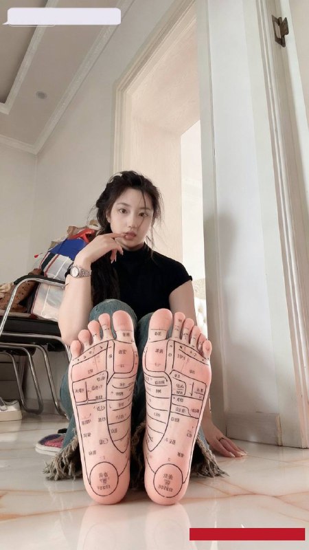 足底穴位按摩，健康养生无不良引导#美脚 #足疗按摩￼￼足底穴位按摩，健康养生无不良引导#美脚 #足疗按摩￼￼