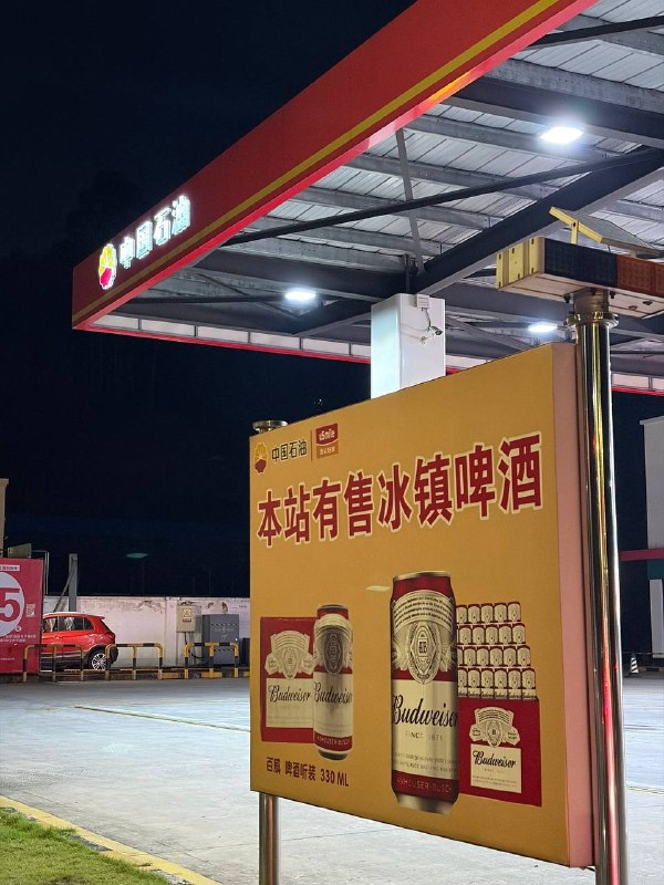 兄弟们，我发现安全带的卡扣可以当开瓶器