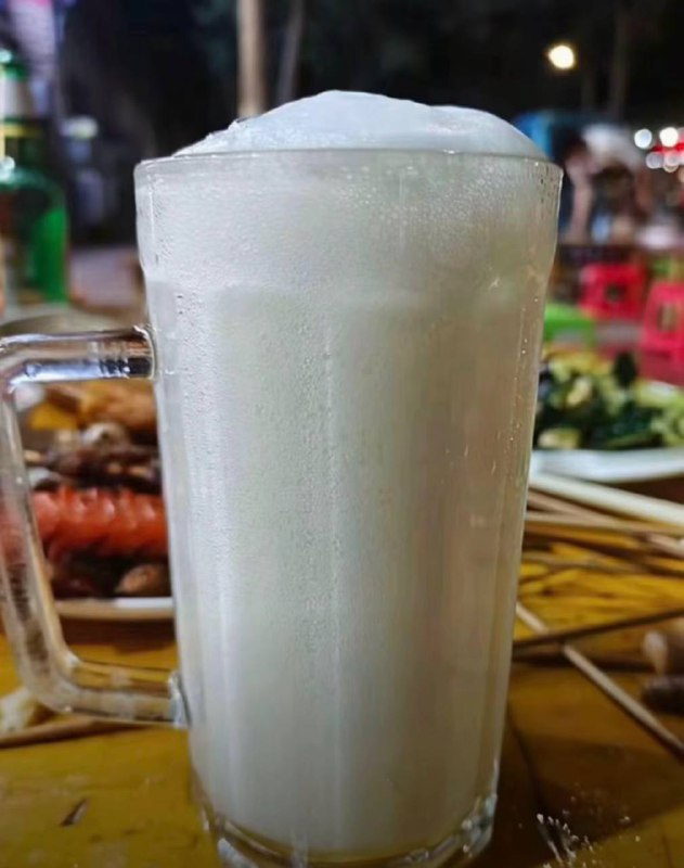 今晚喝了五十多杯 果然 深情的人是不会醉的￼￼ #喝啤酒