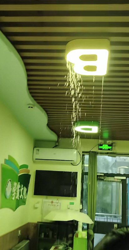 屋顶漏水
