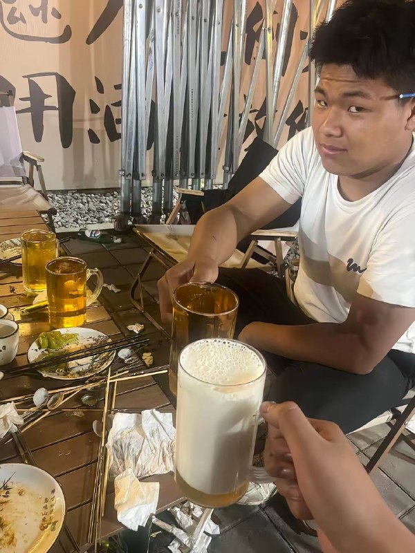 想刀一个人的眼神是藏不住的