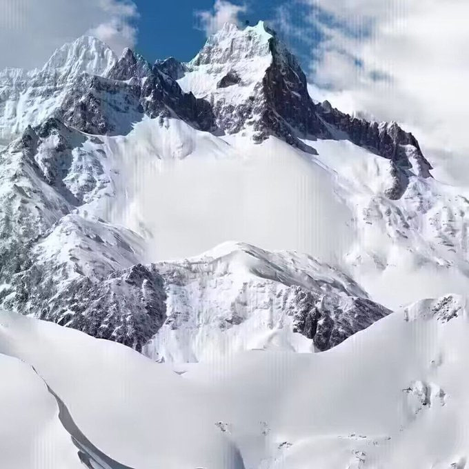 这雪山都这么有姿色了 #鬼脑